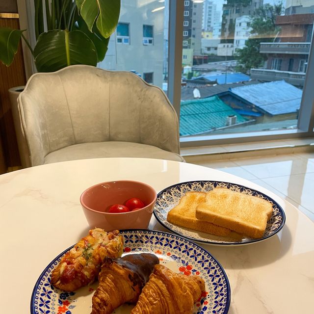 화려한 영도 북항대교뷰 1열 관람 가능한 호텔