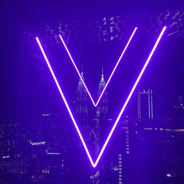 マレーシアで1番高いルーフトップバーvertigo ツインタワーを眺める絶景バー