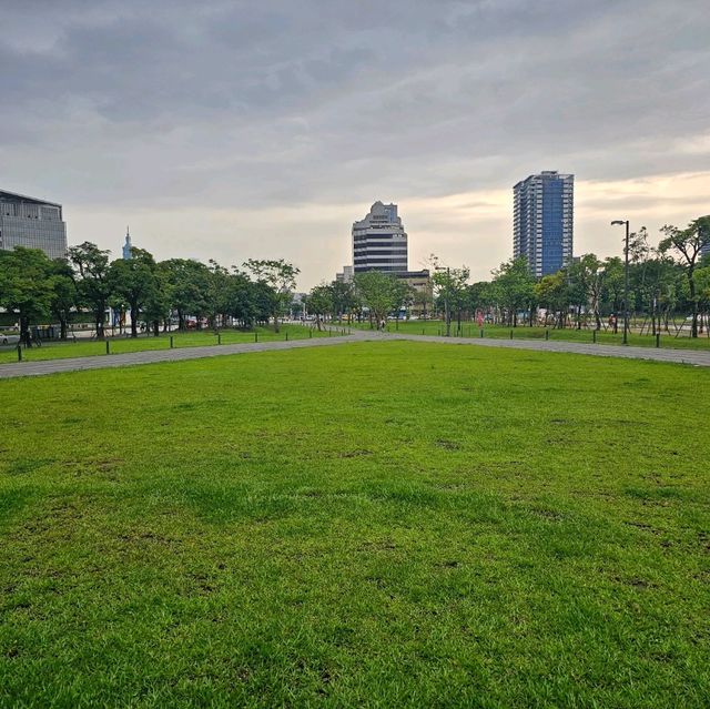 台灣音樂🎼心臟💜，台北音樂流行中心✌️