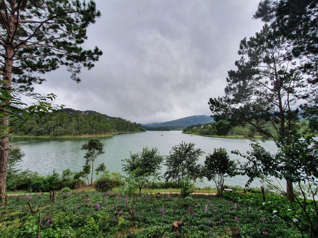 Tuyền Lâm Lake