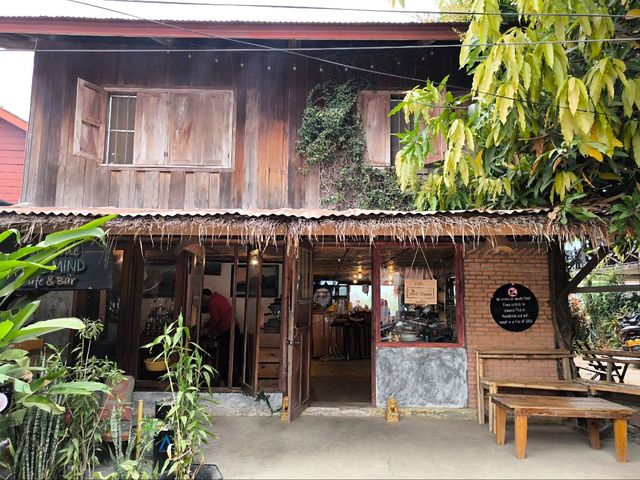 Pull mind cafe วังเวียง สปป.ลาว