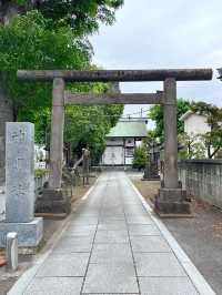 【下染屋神明社/東京都】交通量の多い道路に面している