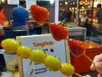 ตลาดยามค่ำริมหาดอ่าวนาง