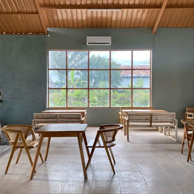 KAMARI COFFEE | COFFEE & SPACE HANG OUT