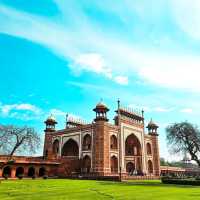 The Grand Entrance: Darwaza-i-Rauza