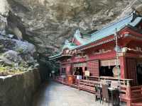 海岸の洞窟に建つ珍しい神社⛩️