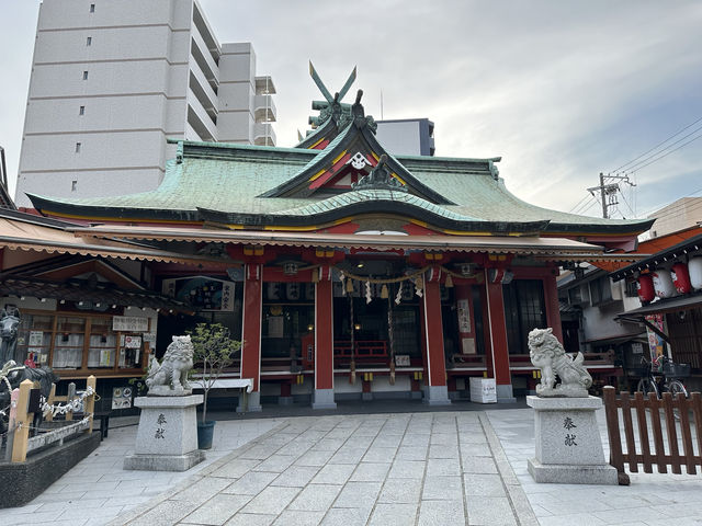 兵庫県尼崎市。大きな鳥居と遊具があります『尼崎えびす神社』