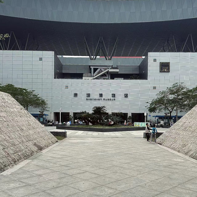 深圳博物館：感受深圳歷史脈絡，多媒體展示彰顯城市成就。適合文化型旅行者