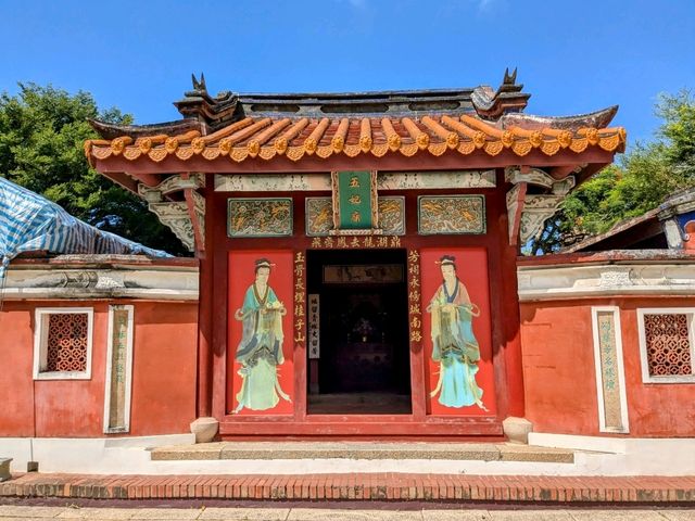 台南-台灣第一個古蹟保存區：五妃廟