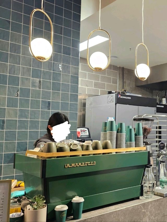 멜버른 🇦🇺 페스츄리 맛집으로 유명하지만 아이스라떼도 맛있는 곳🫶