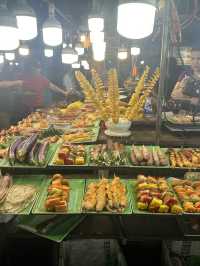 เดินกินสตรีทฟู้ดสุดฟินยามค่ำคืนที่ดานัง