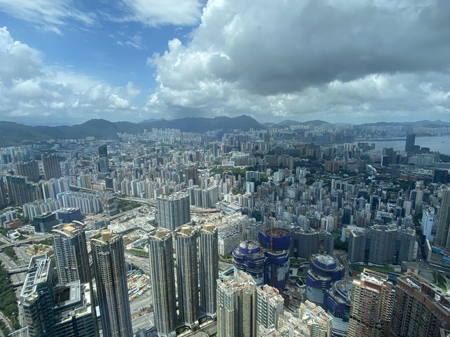🌇✨ 香港sky100，360度全景欣賞到維多利亞港的美景！ ✨🌇