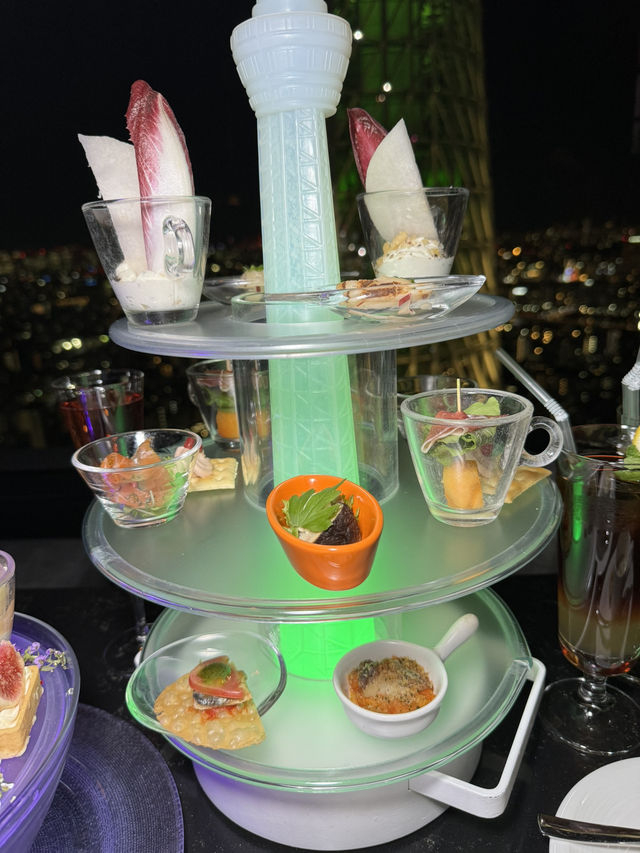 スカイツリーを眺めながら料理が楽しめるレストラン🍽️🌃