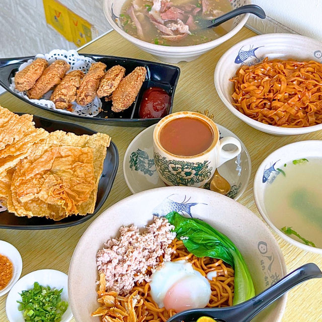 Best spicy noodle and chicken wings in J B！Must Try