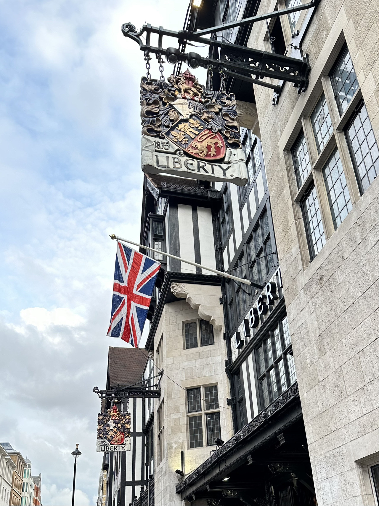 1mi3m224x8wvhzdyrD21A.jpg?proc