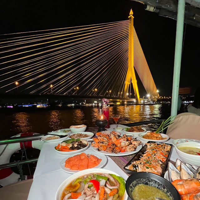 ล่องเรือดินเนอร์หรู แม่น้ำเจ้าพระยา