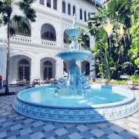 Capturing the Iconic Fountain at Raffles Hotel Singapore 