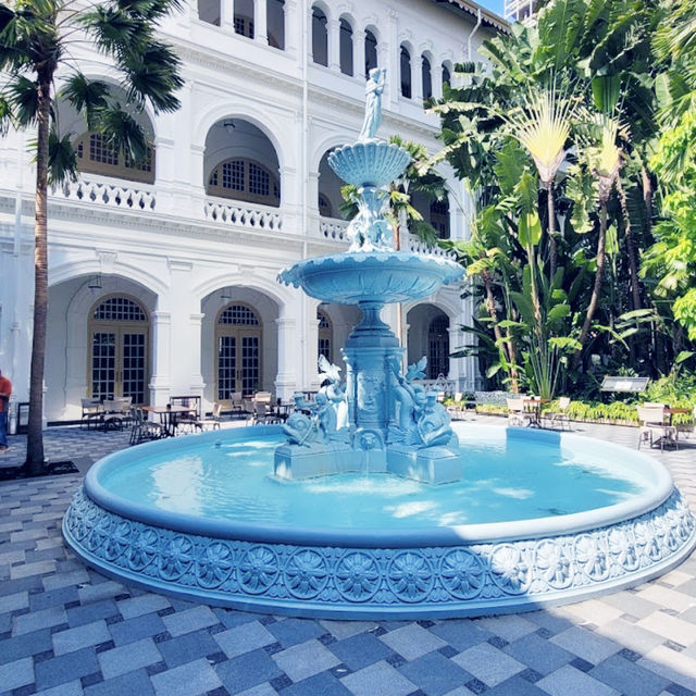 Capturing the Iconic Fountain at Raffles Hotel Singapore 