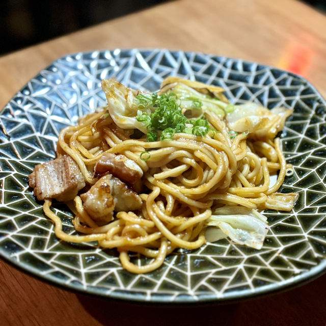 【大阪・梅田】焼鳥や炭焼きが旨いレトロな居酒屋「純酒場 オキタヤ 梅田店」