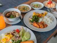 ที่พักภูเก็ต โทนขาว-ฟ้า ใจกลางเมือง