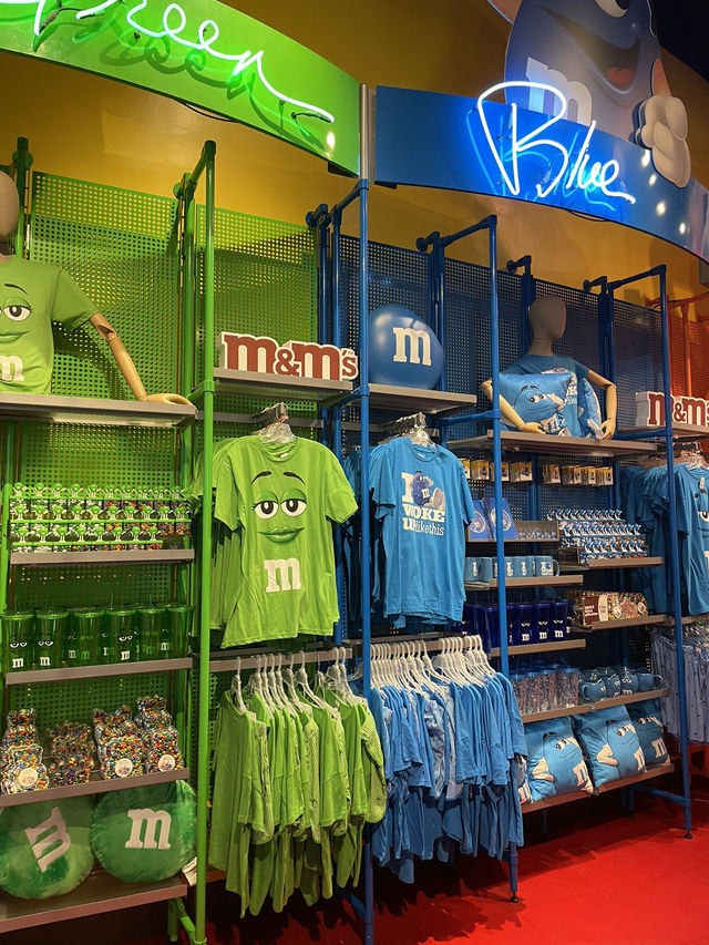 찰리 초콜릿 공장 대신 뉴욕 M&M's에 들러 보시는 건 어떨까요?