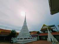 【曼谷】免費小眾古跡寺廟景點！Wat Mahannapharam Worawihan，大型白色大理石寺廟建築，拍照📸很出片