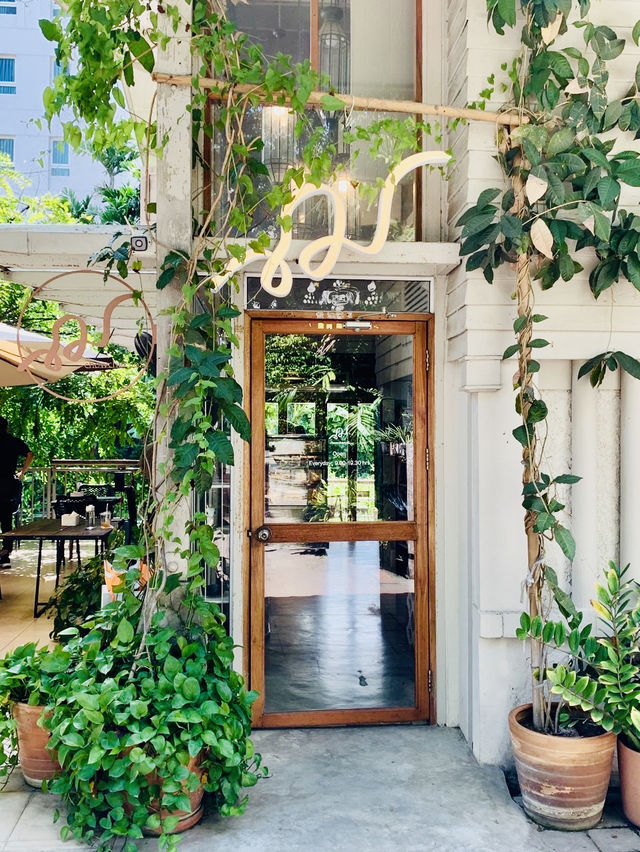 ร้านลับ ที่มีเค้กมะพร้าวอร่อยมาก