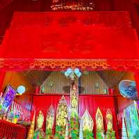 สักการะศาลเจ้าพ่อหลักเมืองชลบุรี
