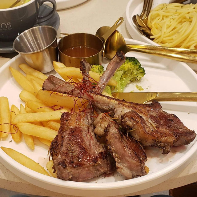 Yummy cafe