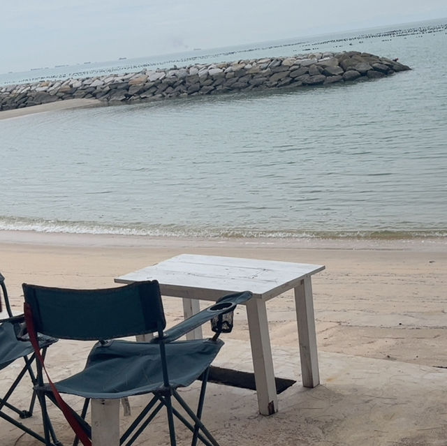 📍เช็คอินคาเฟ่ริมทะเล เหมือนมีหาดส่วนตัว@ระยอง