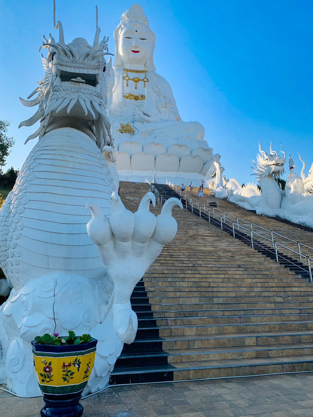 Wat Huay Pla Kang: Home of the Majestic Dragons and Panoramic Views