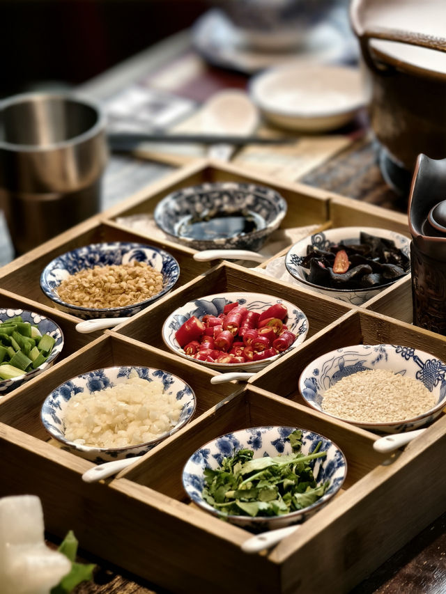 銅鑼灣土耳其風裝修火鍋店，餃子拼盤有驚喜