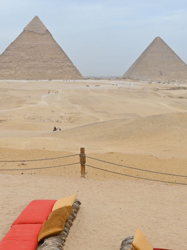9 Pyramids Lounge 