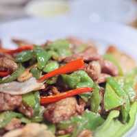 **"Da Ge Fan: Celebrate Chinese New Year with Signature Roasted Pigeon and Festive Cantonese Delight