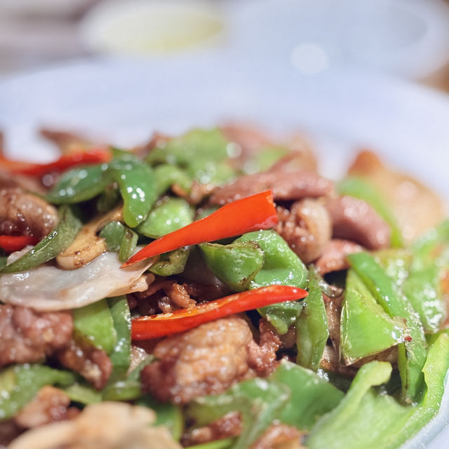 **"Da Ge Fan: Celebrate Chinese New Year with Signature Roasted Pigeon and Festive Cantonese Delight **"Da Ge Fan: Celebrate Chinese New Year with Signature Roasted Pigeon and Festive Cantonese Delight