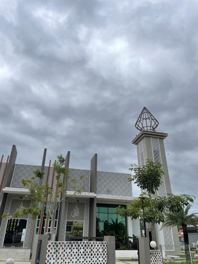 Stunning architecture design in Gua Musang Mosque 