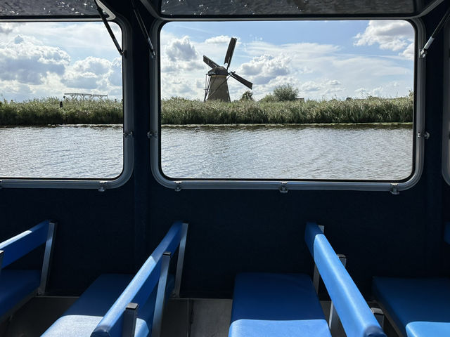 Leisurely and relaxing way to explore Kinderdijk