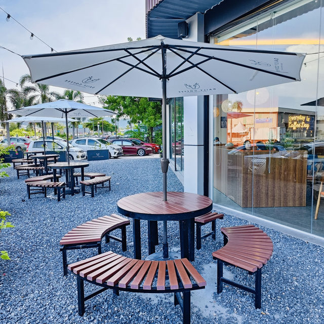 A Café for Every Mood: Exploring Daily Coffee