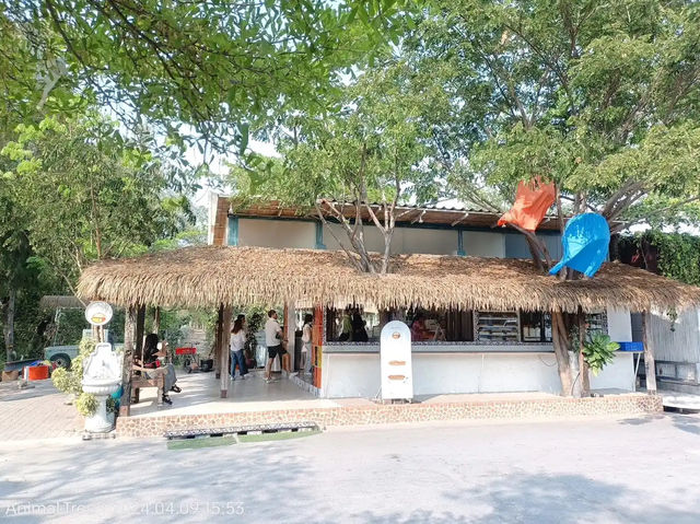 “สายลม บางปู“ ร้านอาหารริมทะเลบางปู