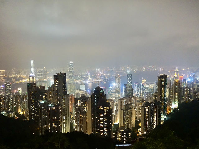 Day or Night? Experiencing The Peak’s Two Stunning Views