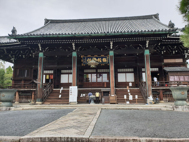 京都清涼寺參訪體驗：嵐山的寧靜角落，感受千年佛寺的禪意