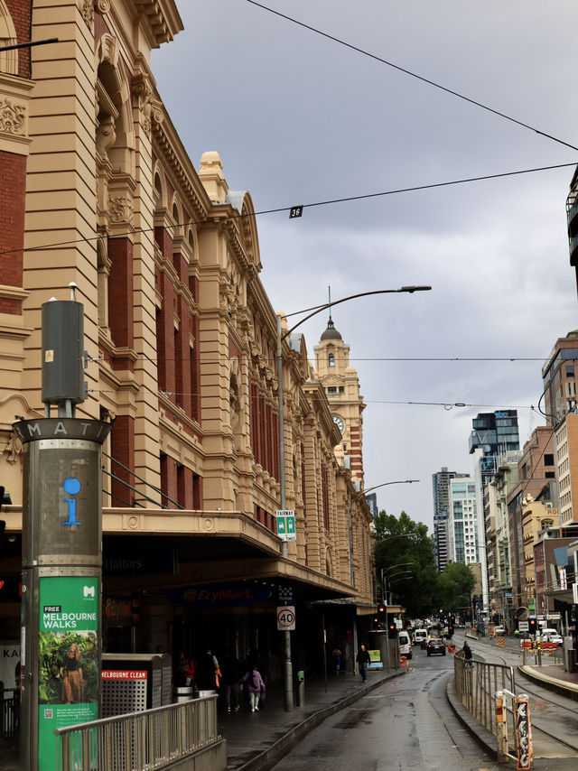 墨爾本心臟：Flinders Street Station的迷人之旅 🚉❤️