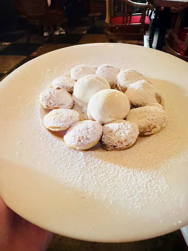 Lunch at Café Batavia – A Colonial-Era Charm
