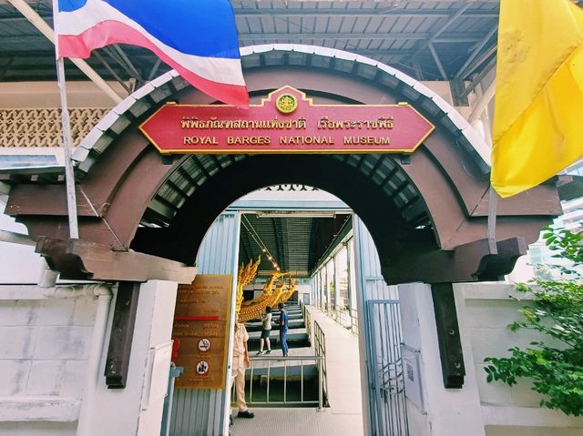 泰國曼谷市中心湄南河畔著名博物館景點：龍舟博物館，各種精美泰國龍舟，適合打卡拍照📸
