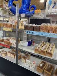 【福岡グルメ】焼きたてパンがたくさん並ぶ倉庫を改装した人気のベーカリー🍞
