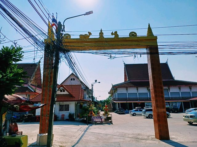 泰國曼谷湄南河畔著名古跡皇家寺廟景點：Wat Thong Nai，暹羅文化藝術風格寺廟建築，適合打卡拍照📸