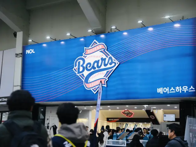 體驗體韓國棒球應援超震撼！開場齊唱國歌，現場氛圍讓人熱血沸騰！