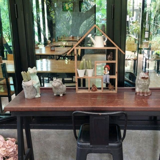 🌹🌻เอื้องหลวงจันท์ รีสอร์ท & คาเฟ่ดอกไม้🌸🌼