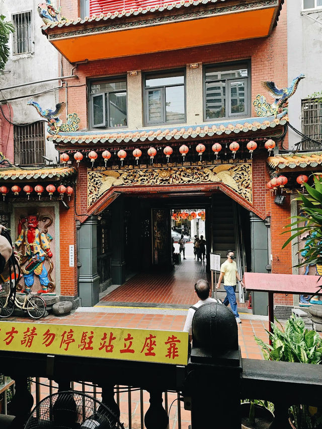 Explore Tianhou Temple taipei