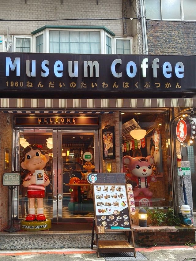 This Taipei Café Feels Like a Retro Toy Store